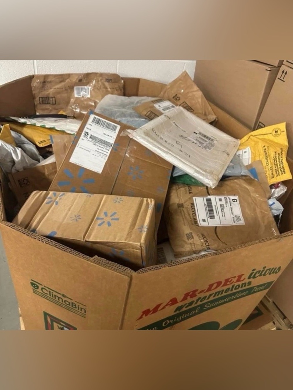 Mystery Mail/ Authentic Unclaimed Mail Mystery Box!!